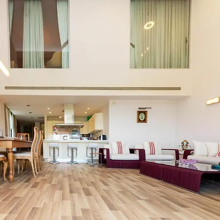Villa Regal With Shared Pool Near Beach In Bodrum *