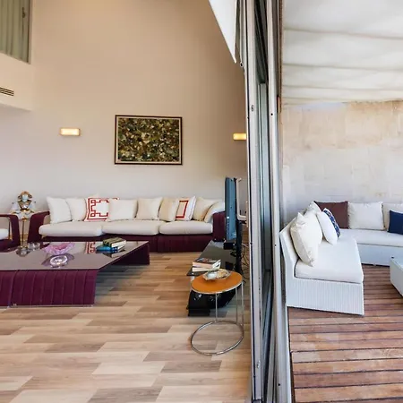 Villa Regal With Shared Pool Near Beach In Bodrum
