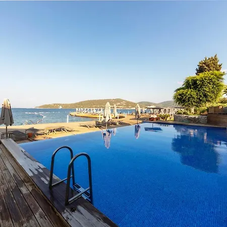 Villa Regal With Shared Pool Near Beach In Bodrum *