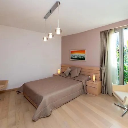 Regal With Shared Pool Near Beach In Bodrum Golturkbuku