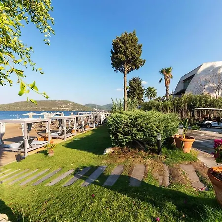 Vila Regal With Shared Pool Near Beach In Bodrum Golturkbuku